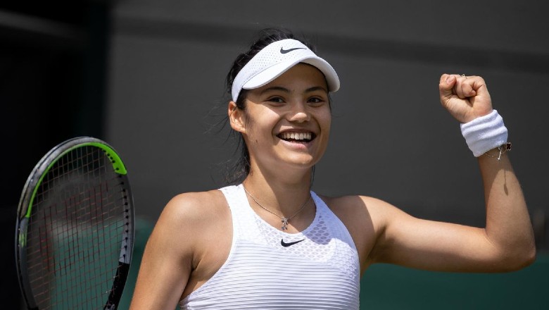 Mỹ nữ tuổi teen Raducanu giành chiến thắng lịch sử ở Wimbledon, quần vợt Anh ‘nở mày nở mặt’ - Ảnh 1