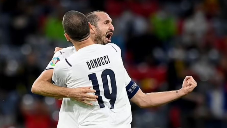 Mancini: Có bịt mắt Chiellini và Bonucci, họ vẫn đá ăn ý - Ảnh 1