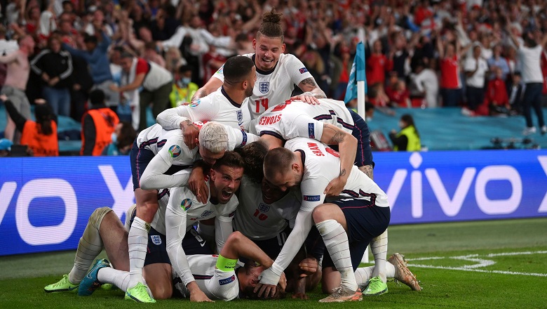 Video bàn thắng Anh vs Đan Mạch: Siêu phẩm sút phạt, penalty gây tranh cãi - Ảnh 1
