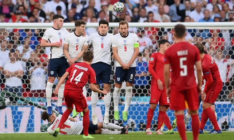 Video bàn thắng Anh vs Đan Mạch: Siêu phẩm sút phạt, penalty gây tranh cãi - Ảnh 2