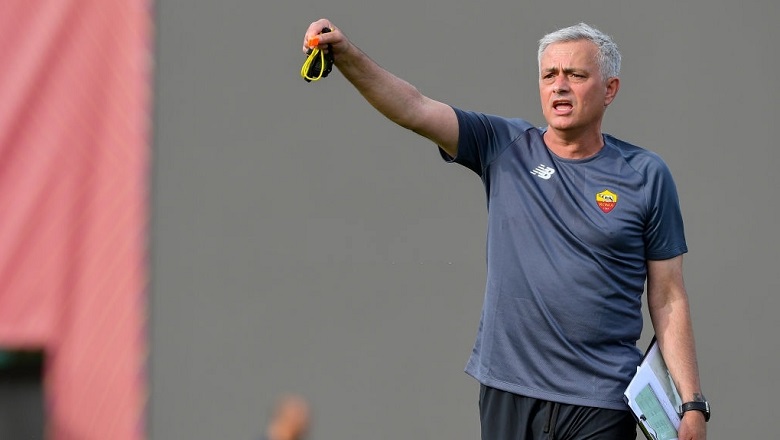 Mourinho cho bay màu 8 cầu thủ của Roma - Ảnh 1