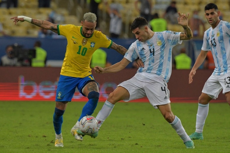 Hậu vệ Argentina đổ máu, đỏ thẫm cả tất trong trận chung kết Copa America - Ảnh 1