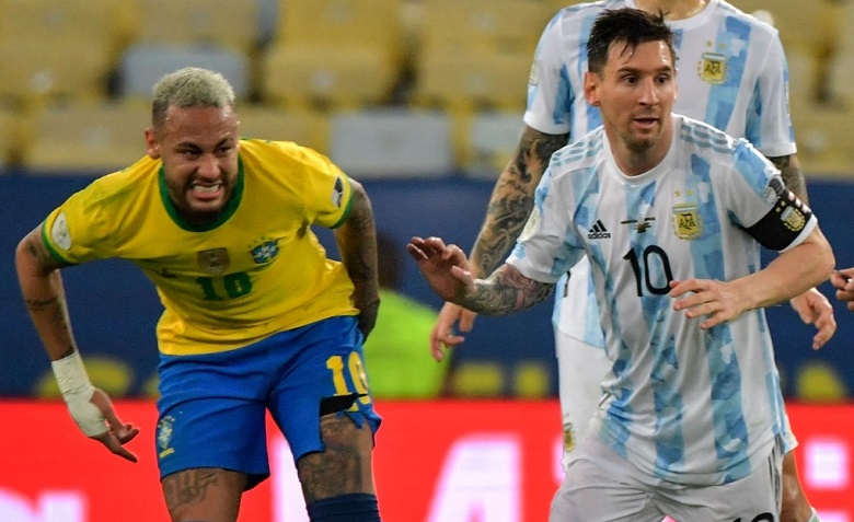Neymar rách quần trong màn ‘đấu võ’ giữa Brazil và Argentina - Ảnh 1