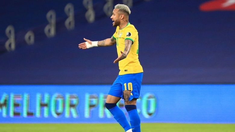 Neymar rách quần trong màn ‘đấu võ’ giữa Brazil và Argentina - Ảnh 2