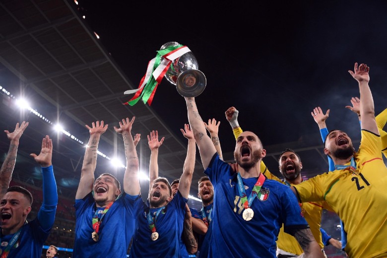 Chùm ảnh: Italia nâng cúp trên thánh địa Wembley, người Anh sụp đổ giấc mơ đưa ‘bóng đá trở về nhà’ - Ảnh 5