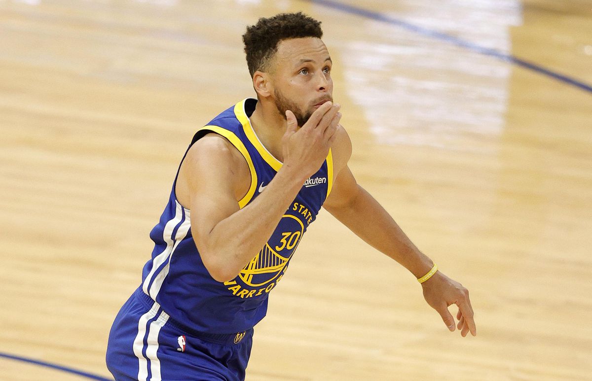 Stephen Curry giành giải thưởng 'Cầu thủ NBA của năm' - Ảnh 1