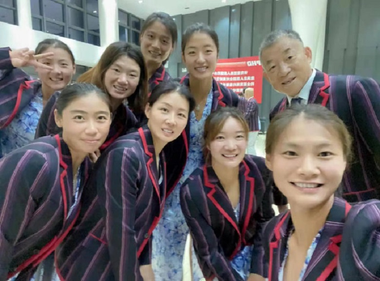 Đồng phục dự Olympic Tokyo của tuyển đua thuyền Trung Quốc bị chê là 'gánh xiếc' - Ảnh 13