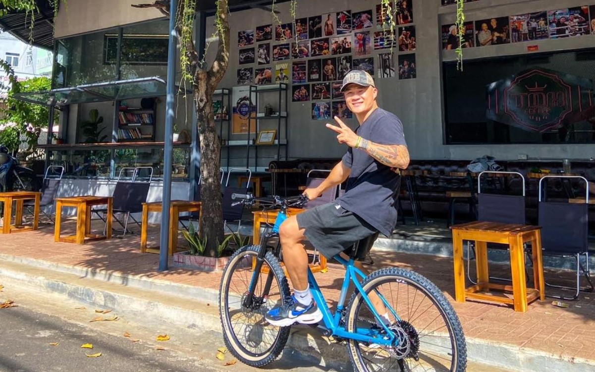 Trương Đình Hoàng và thử thách đạp xe 40km của fan hâm mộ - Ảnh 1