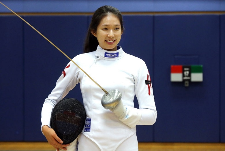 Vẻ đẹp thiên thần của nữ kiếm sĩ Hongkong dự Olympic Tokyo 2021 - Ảnh 9
