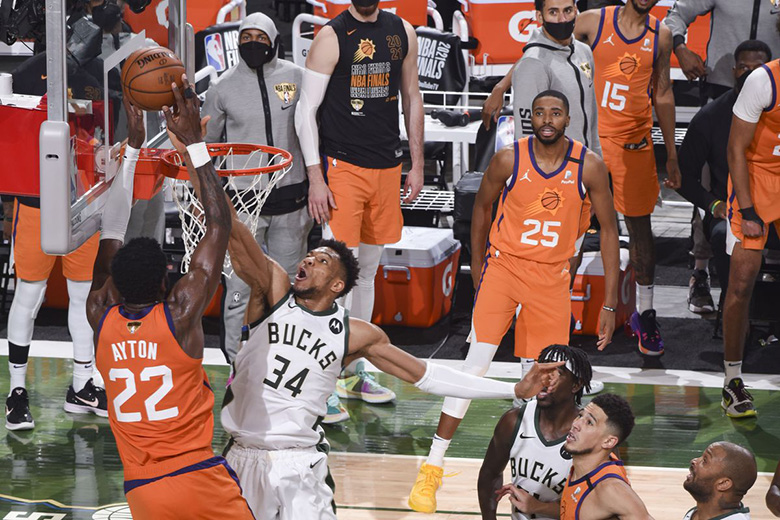 Chuyên gia ESPN cho rằng Phoenix Suns vào được NBA Finals 2021 nhờ may mắn - Ảnh 2