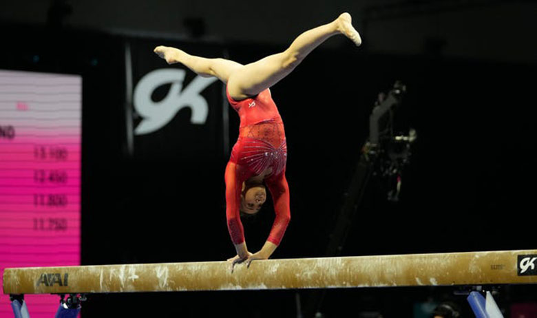 Sunisa Lee - người H’mong đầu tiên vô địch thể dục dụng cụ toàn năng nữ Olympic Tokyo 2021 - Ảnh 3