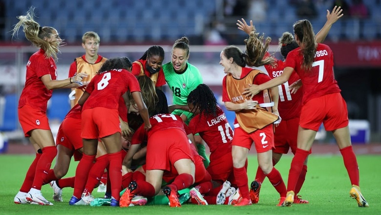 Bóng đá nữ Olympic Tokyo 2021: Thua Canada trong loạt ‘đấu súng’, Brazil xách vali về nước - Ảnh 1