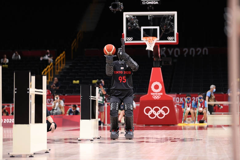 Olympic Tokyo 2021: Robot ném bóng khiến siêu sao NBA cũng phải xấu hổ - Ảnh 1