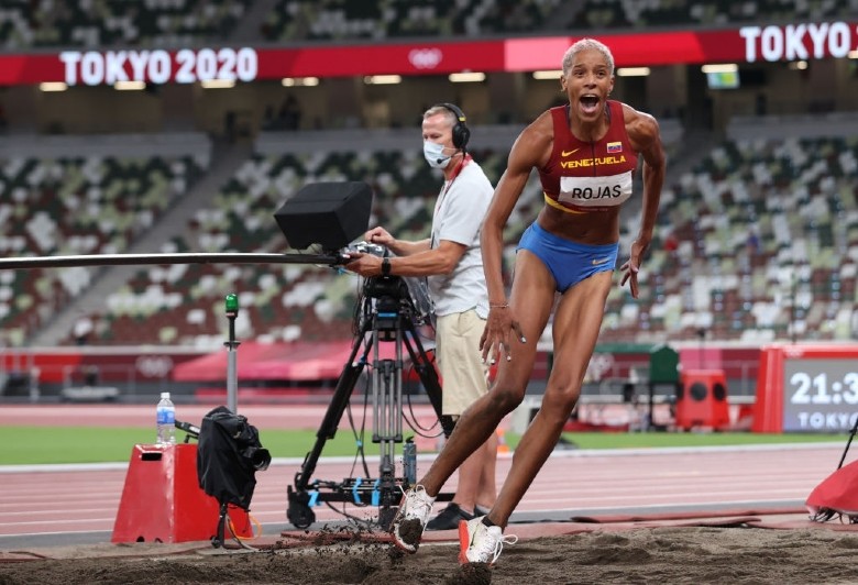 Điền kinh Olympic 2021: VĐV Venezuela phá kỷ lục thế giới nhảy 3 bước nữ đã tồn tại 26 năm - Ảnh 1