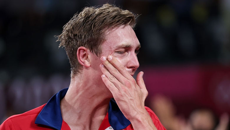 Viktor Axelsen khóc như mưa sau khi giành HCV Olympic Tokyo 2021 - Ảnh 1