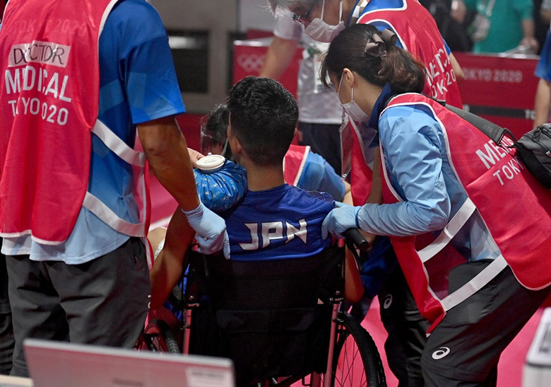 Bị đấm lệch hàm phải rời sân trên xe lăn, tay đấm Nhật Bản vẫn được xử thắng ở Olympic Tokyo - Ảnh 3