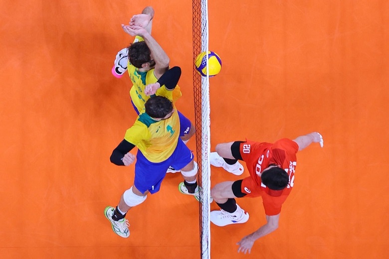 Bán kết bóng chuyền nam Olympic Tokyo 2021: ROC biến Brazil trở thành ‘cựu vương’ - Ảnh 2