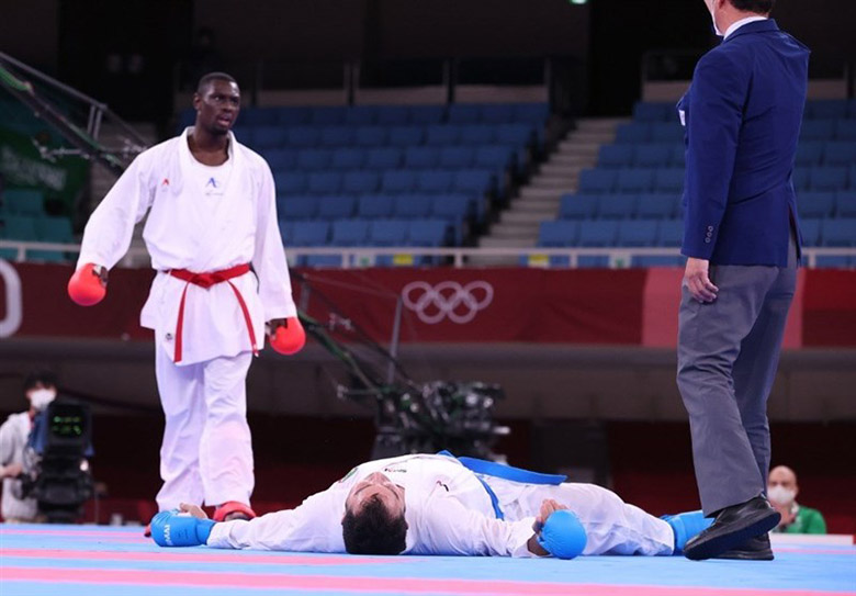 Olympic Tokyo 2021: Bị đánh cho lên cáng, võ sĩ người Iran vẫn giành HCV Karate - Ảnh 2