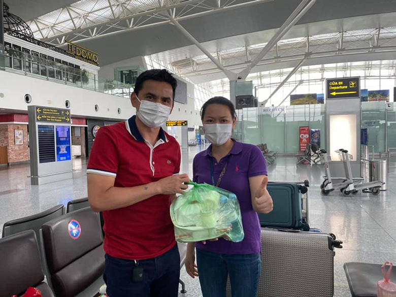Trải nghiệm 22 giờ 'xuyên Việt' đến sân bay Nội Bài của HLV Kiatisuk - Ảnh 3
