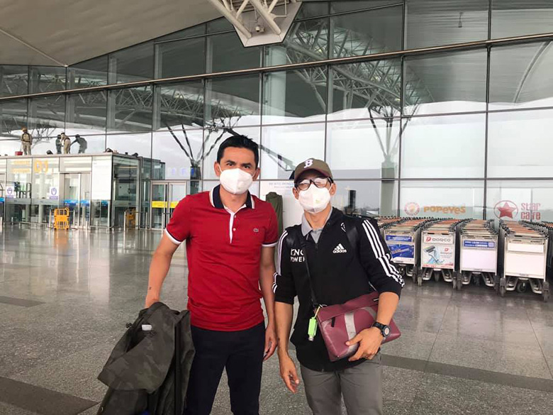 Trải nghiệm 22 giờ 'xuyên Việt' đến sân bay Nội Bài của HLV Kiatisuk - Ảnh 6