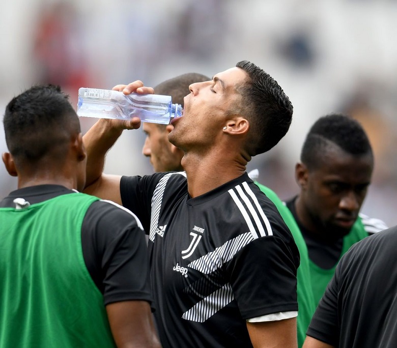 Bật mí chế độ dinh dưỡng hàng ngày giúp Ronaldo duy trì đỉnh cao: Ăn 6 bữa, ngủ 5 giấc, tập luyện khắc nghiệt - Ảnh 1