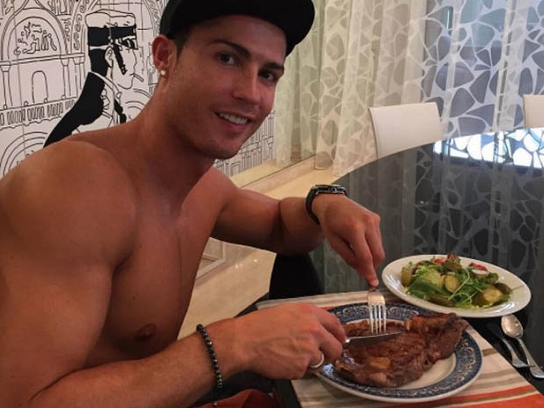 Bật mí chế độ dinh dưỡng hàng ngày giúp Ronaldo duy trì đỉnh cao: Ăn 6 bữa, ngủ 5 giấc, tập luyện khắc nghiệt - Ảnh 3