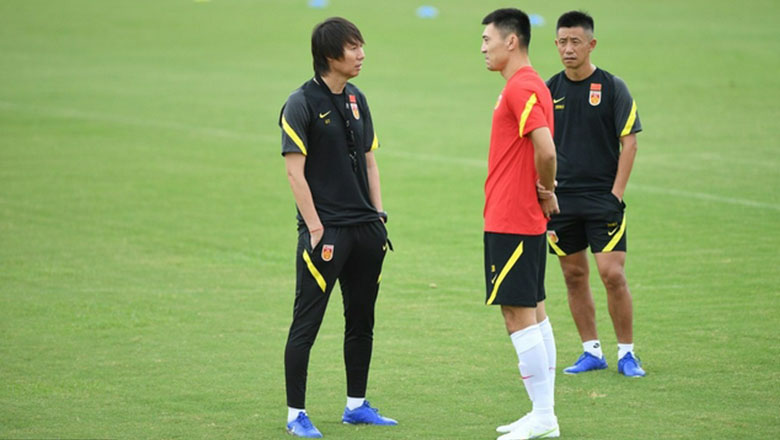 ĐT Trung Quốc mời trọng tài FIFA về dạy luật cho các cầu thủ - Ảnh 1