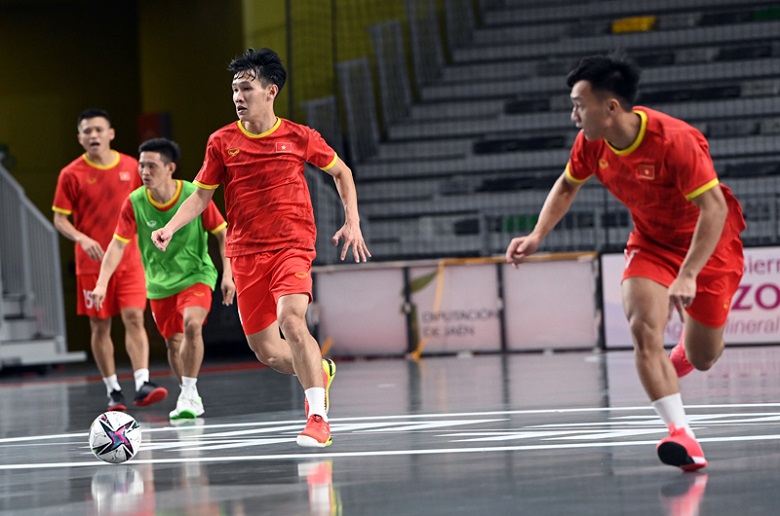 ĐT futsal Việt Nam bước vào tập luyện ở Tây Ban Nha, chuẩn bị gặp đội tuyển số 1 thế giới - Ảnh 1
