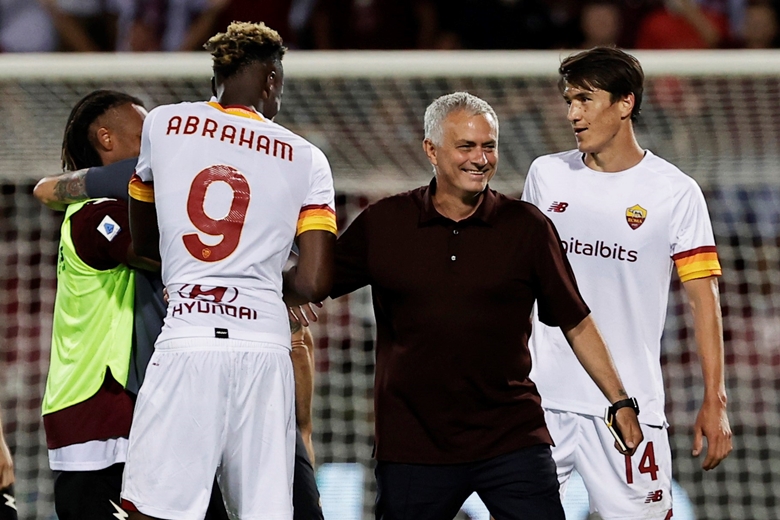 Video bàn thắng Salernitana vs AS Roma: Abraham mở tài khoản, thầy trò Mourinho thắng dễ đội mới lên hạng - Ảnh 2
