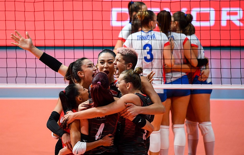 Xếp cặp vòng Tứ kết giải bóng chuyền nữ vô địch châu Âu 2021: Đại chiến Thổ Nhĩ Kỳ vs Ba Lan, Italia vs Nga - Ảnh 1