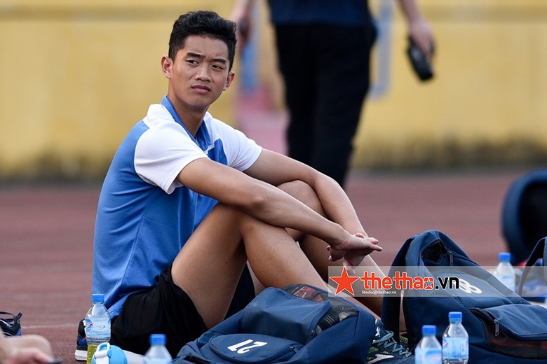 Mất việc, cựu thủ môn Than Quảng Ninh trở thành công nhân may  - Ảnh 1