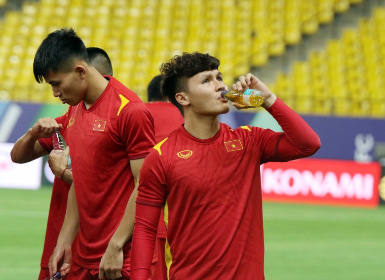 Chùm ảnh: ĐT Việt Nam tập làm quen sân thi đấu chính cho trận gặp Saudi Arabia - Ảnh 3