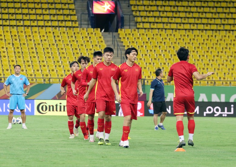Chùm ảnh: ĐT Việt Nam tập làm quen sân thi đấu chính cho trận gặp Saudi Arabia - Ảnh 10