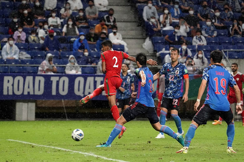Nhật Bản ôm hận vì chiêu đổi số áo cầu thủ dự bị của Oman - Ảnh 2