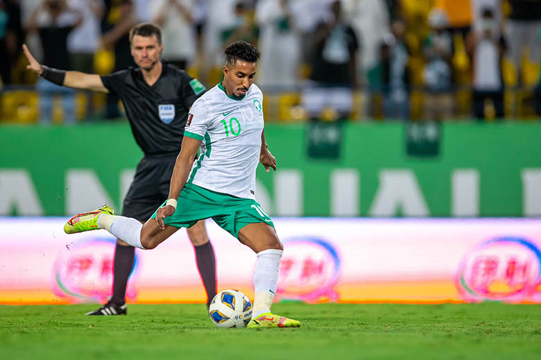 Gỡ hòa trước Việt Nam, Salem Al-Dawsari đi vào lịch sử Saudi Arabia tại vòng loại World Cup - Ảnh 1