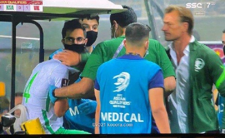 Rời sân sớm vì chấn thương, cầu thủ Saudi Arabia khóc như mưa ở trận gặp Việt Nam - Ảnh 3