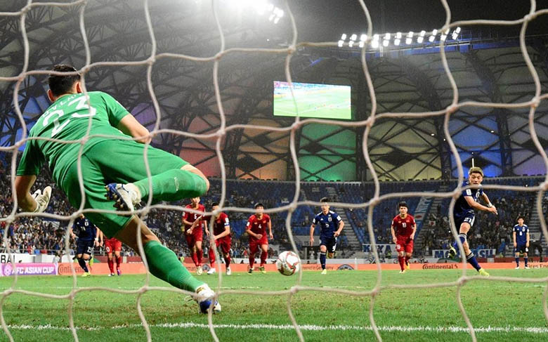 Việt Nam bị thổi phạt đền nhiều nhất trong 12 đội tuyển ở vòng loại World Cup - Ảnh 1
