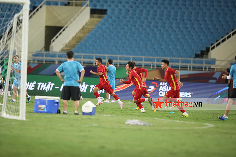 ĐT Việt Nam luyện bóng bổng trong buổi tập cuối trước trận gặp Australia - Ảnh 10