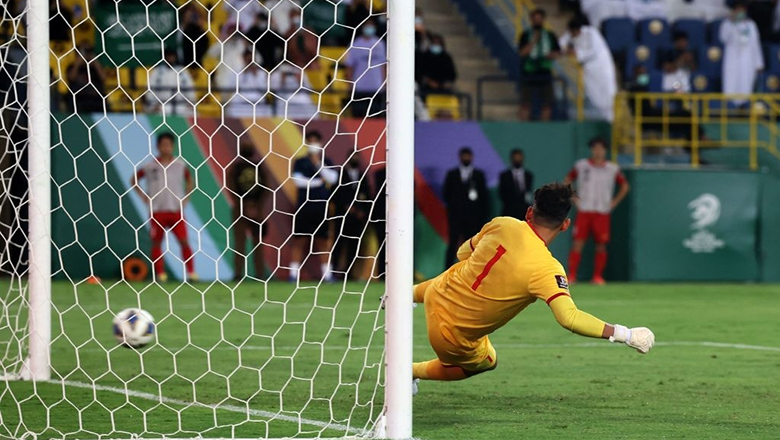 ĐT Việt Nam chịu 4 quả penalty trong 3 trận đấu liên tiếp - Ảnh 1