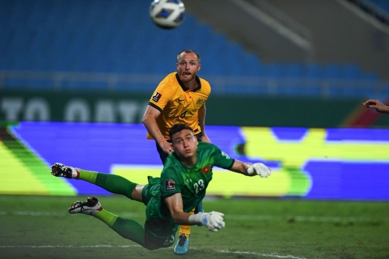 Tuyển Việt Nam thủng lưới thủng lưới bởi hậu vệ để bóng chạm tay trong vòng cấm của Australia - Ảnh 1
