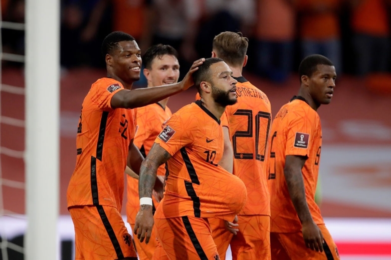 Video bàn thắng Hà Lan vs Thổ Nhĩ Kỳ: Depay lập hat-trick đầu tiên cho đội tuyển, san bằng kỷ lục của Johan Cruyff - Ảnh 1