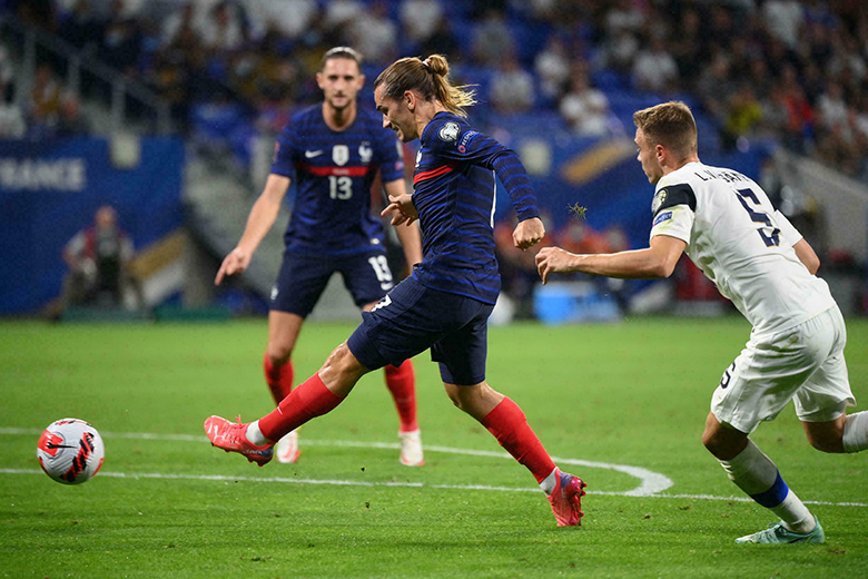 Video bàn thắng Pháp vs Phần Lan: Griezmann nổ cúp đúp, Les Bleus cắt chuỗi không thắng - Ảnh 1