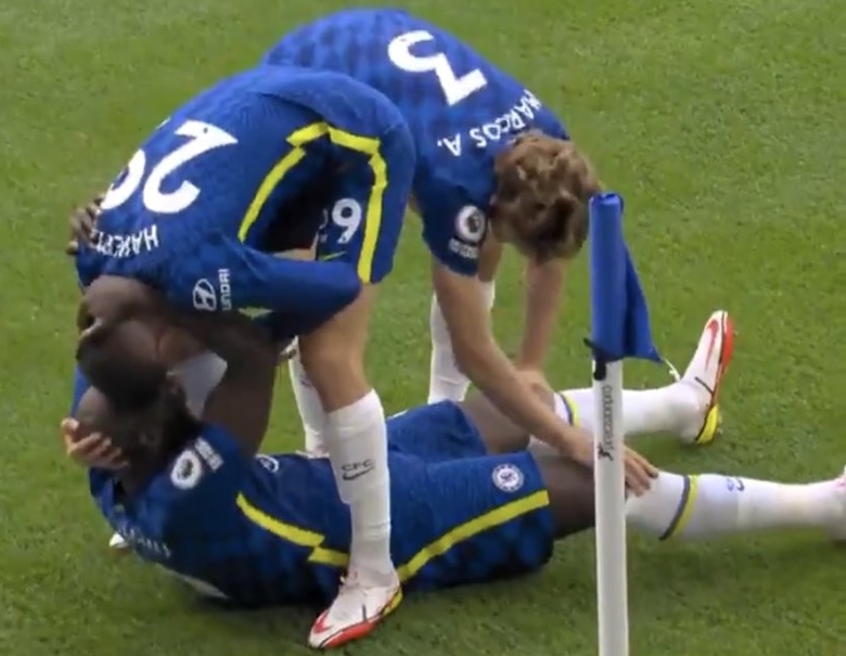 Ăn mừng quê độ, Lukaku thề không bao giờ trượt cỏ ở Stamford Bridge - Ảnh 1