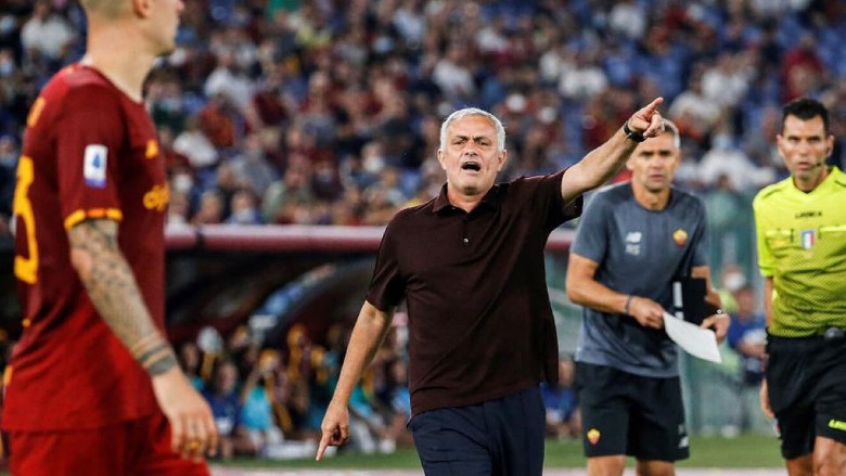 Video bàn thắng AS Roma vs Sassuolo: El Shaarawy tặng quà trong ngày Mourinho lập cột mốc dẫn 1000 trận đấu - Ảnh 1