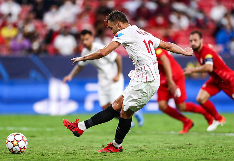 Trận Sevilla vs RB Salzburg lập kỷ lục với 4 quả penalty trong hiệp 1 - Ảnh 2