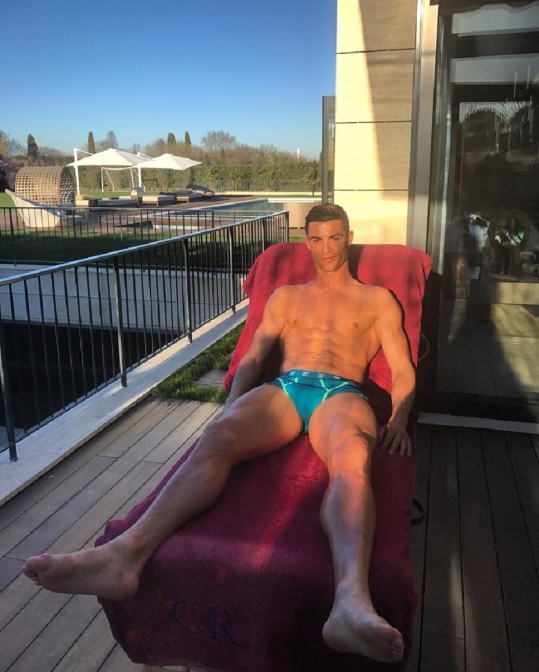 Những 'mái ấm' trong cuộc đời Ronaldo: Từ căn hộ nhỏ bé đến dinh thự 6 triệu bảng - Ảnh 6