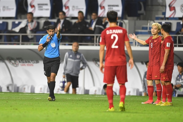 Trọng tài người UAE bắt chính trận Trung Quốc vs Việt Nam ở vòng loại thứ 3 World Cup 2022 - Ảnh 2
