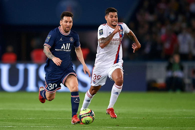 Messi dính chấn thương đầu gối ở trận PSG gặp Lyon - Ảnh 1