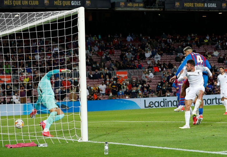 Video highlight Barca vs Granada: Thầy trò Koeman thoát thua phút 90 - Ảnh 2