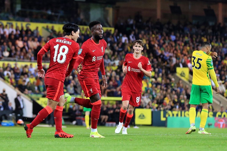 Video Highlight Norwich vs Liverpool: Minamino lập cú đúp, The Kop dễ dàng đi tiếp - Ảnh 1